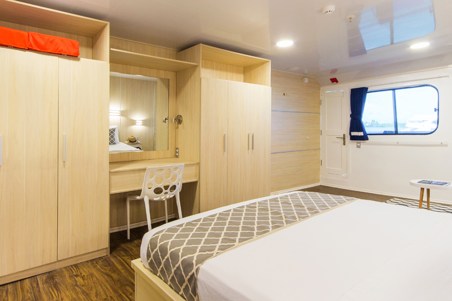 solaris-galapagos-islands-yacht-cabin