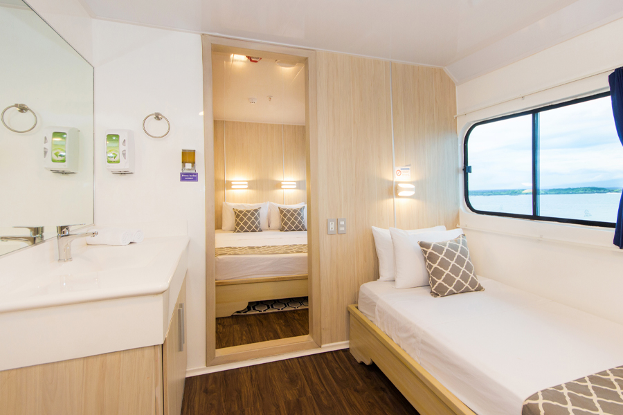 solaris-galapagos-islands-yacht-cabin